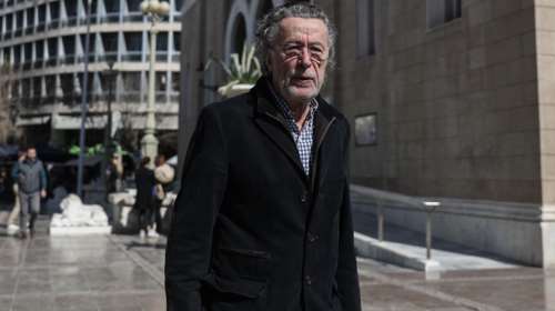 "Είσαστε βρομεροί και τρισάθλιοι" : Αμετανόητος ο Μάκης Τριανταφυλλόπουλος παρά τον σάλο για το χυδαίο σχόλιο για Κραουνάκη