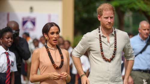 "Εντελώς ακατάλληλη" η Μέγκαν Μαρκλ: H εμφάνιση στη Νιγηρία στο πλευρό του Χάρι που ξεσήκωσε αρνητικά σχόλια