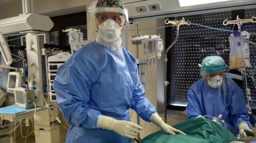 Κορονοϊός: &quot;Από τους 480 διασωληνωμένους, οι 200 θα πεθάνουν&quot; - Τρομακτική πρόβλεψη εντατικολόγου