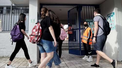 Ζαχαράκη: Υπάρχει πρόθεση να ξεκινήσει νωρίτερα η νέα σχολική χρονιά - Τι θα γίνει με τα Δημοτικά