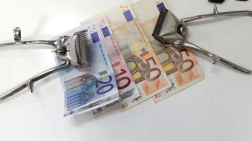 Δώρο Χριστουγέννων: Ποιοι θα δουν αύξηση έως 54 ευρώ  – Ποιοι θα υποστούν κούρεμα έως 366 ευρώ [πίνακας]