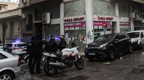 Κυψέλη: Εξοργιστικό βίντεο - Οδηγός τζιπ που μπήκε στον δρόμο ανάποδα χαστούκισε γυναίκα που του ζήτησε να κάνει όπισθεν