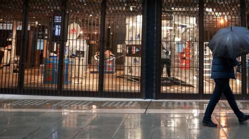 Κορονοϊός: Συναγερμός στη Βρετανία - Βρέθηκε και δεύτερη μετάλλαξη του ιού - Είναι &quot;πιο μεταδοτική&quot;