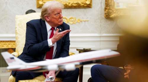 Ο Τραμπ απειλεί πάλι την ΕΕ: Θα βρεθεί αντιμέτωπη με δασμούς 35% αν δεν τηρήσει την συμφωνία για επενδύσεις 600 δισ.