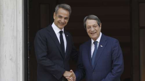 Συνάντηση Μητσοτάκη - Αναστασιάδη στο Μαξίμου: Η Ελλάδα χαρίζει στην Κύπρο κυβερνητικό αεροσκάφος