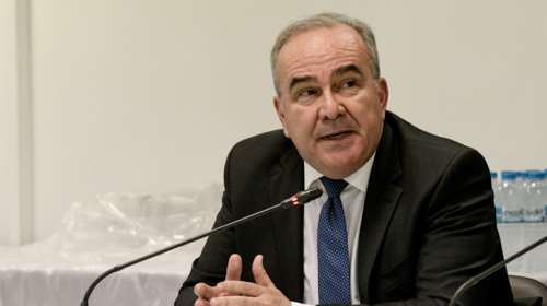 Παπαθανάσης: Δεν τίθεται θέμα επέκτασης της υποχρεωτικότητας των εμβολιασμών