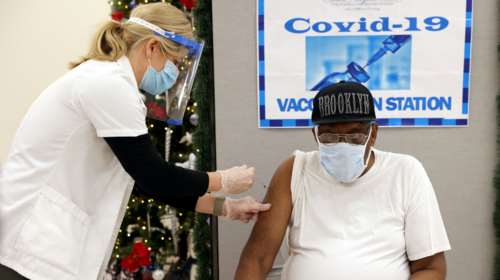 Κορονοϊός: Σχεδόν 50 χώρες έχουν ξεκινήσει την εκστρατεία εμβολιασμού