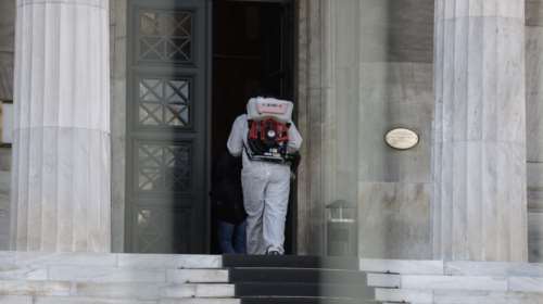 Νέα μέτρα στη Βουλή για τον κορονοϊό - Ακυρώνουν επιτροπές και συνεδριάσεις