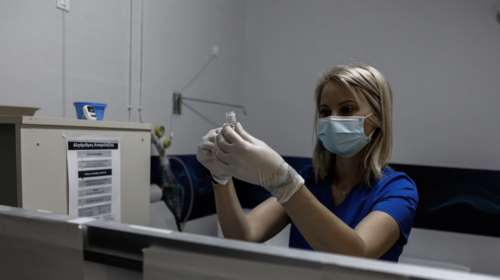 Στην 4η θέση η Ελλάδα στην κούρσα των εμβολιασμών στην ΕΕ - Σήμερα ξεπερνάμε τους 4.615.000 εμβολιασμούς