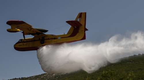 Μεγάλη πυρκαγιά στην Βόρεια Μακεδονία: Με δύο πυροσβεστικά αεροσκάφη συνδράμει η Ελλάδα