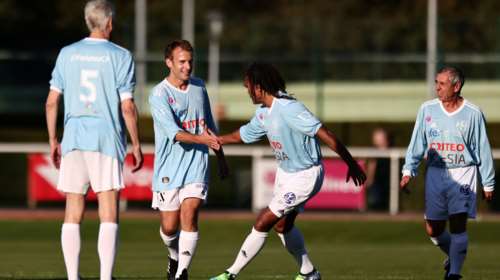 Γαλλία: Ποδόσφαιρο με Ντεσαγί, Βενγκέρ και Καρεμπέ έπαιξε ο Εμανουέλ Μακρόν [Βίντεο]