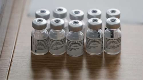 "Χρυσές δουλειές" για τη Pfizer: Κέρδη 26 δις δολάρια από τα εμβόλια για το 2021