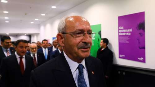 Ο Κιλιτσντάρογλου βγήκε από την κουζίνα και επιτίθεται στον Ερντογάν: Kάθεται με σκυμμένο κεφάλι μπροστά στον Πούτιν