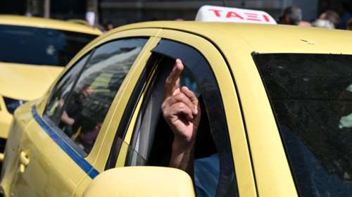 Ταξιτζής στη Σπάρτη έβλεπε πορνό και αυνανιζόταν ενώ περίμενε πελάτες - Συνελήφθη μετά από μήνυση