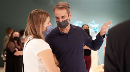 Κυριάκος Μητσοτάκης: Με τη μεγάλη του αδυναμία, τη μικρή του κόρη Δάφνη