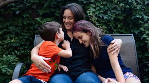 &quot;Ορφανά εξαιτίας του κορονοϊού&quot;: Σε κάθε 4 θανάτους ενηλίκων, ένα παιδί χάνει τον γονιό του