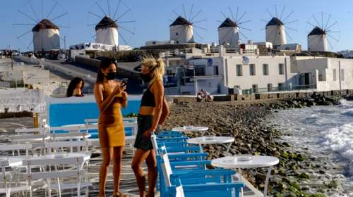 Μάσκες τέλος από σήμερα - Πλεύρης: Οπου υπάρχει συνωστισμός, τη χρησιμοποιούμε - Τι ισχύει στα ταξίδια