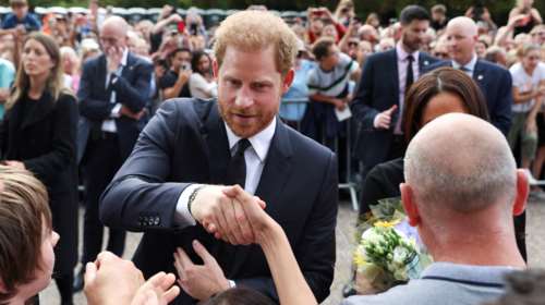 Ο πρίγκιπας Χάρι ντύθηκε... Spider-Man και ευχήθηκε &quot;Καλά Χριστούγεννα&quot; - Το συγκινητικό μήνυμά του [βίντεο]