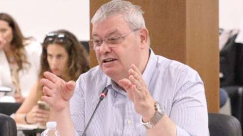 Απίστευτο: Ο &quot;γαλάζιος&quot; περιφερειάρχης Ηπείρου δίνει 37.200 ευρώ για να κλείνει κάποιος τα φώτα και τα παράθυρα