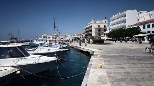 Άγριο επεισόδιο μέσα σε πλοίο στην Τήνο μεταξύ επιβατών - Έγιναν 14 προσαγωγές