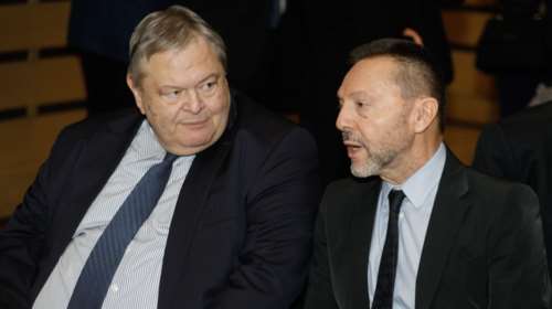 Οικονομικό επιμελητήριο: Live η συζήτηση Στουρνάρα, Βενιζέλου, Τσακαλώτου για τα λάθη των Μνημονίων