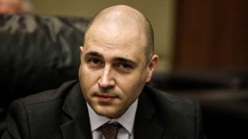 Ο Μπογδάνος ενοχλήθηκε από &quot;γύφτους που κατέλαβαν πλατεία στα Πατήσια&quot; και κατήγγειλε το ΑΤ Κολωνού - Τον διαψεύδει η ΕΛ.ΑΣ.