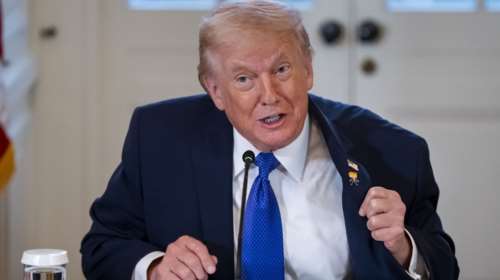 Ανάλυση: Ο "τρελός κόσμος" του Τραμπ - Από τα έλκηθρα της Γροιλανδίας στον βομβαρδισμό του Ιράν