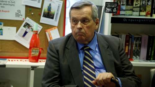 Στέφανος Μάνος: &quot;105 ώρες χωρίς ρεύμα&quot; - Βίντεο από το σπίτι του με τα πεσμένα δέντρα πάνω στα καλώδια της ΔΕΗ