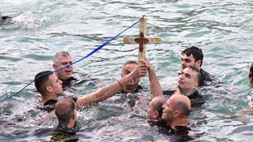 Θεοφάνεια 2025: Τι γιορτάζουμε ανήμερα των Φώτων - Ο αγιασμός των υδάτων και η νηστεία στο λάδι