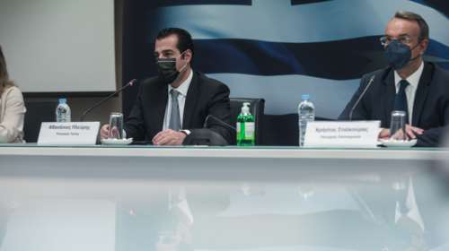 Σταϊκούρας - Πλεύρης: Αυτές είναι οι 450 δωρεές για την αντιμετώπιση της πανδημίας - Πού θα διατεθούν