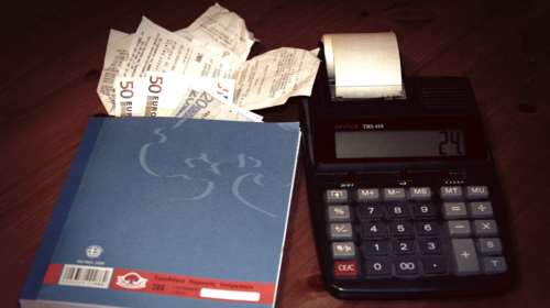 Οι νέοι κανόνες γι&#39; αυτούς που έχουν 2η πηγή εισοδήματος: Τι αλλάζει για μπλοκάκια, μισθολόγια και συνταξιούχους εργαζόμενους