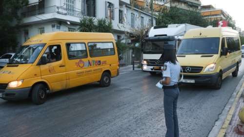 Πειραιάς: Σύγκρουση σχολικού λεωφορείου με ΙΧ - Δεν τραυματίστηκε παιδί