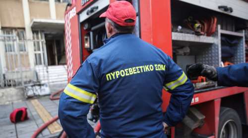 Ιωάννινα: Φωτιά σε εργοστάσιο ξυλείας απειλεί το παραδοσιακό χωριό της Βωβούσας - Επεκτάθηκε σε σπίτια