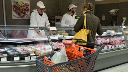 Φωτιά στο καλάθι του νοικοκυριού: Ράλι 25% στο μοσχάρι και "κρυφός" πληθωρισμός στα ενοίκια