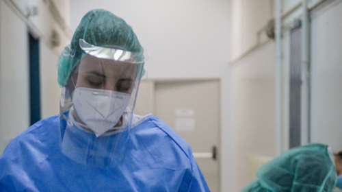 Κορονοϊός: &quot;Ασφυξία&quot; με 2.512 νέα κρούσματα και 545 διασωληνωμένους - 52 θάνατοι