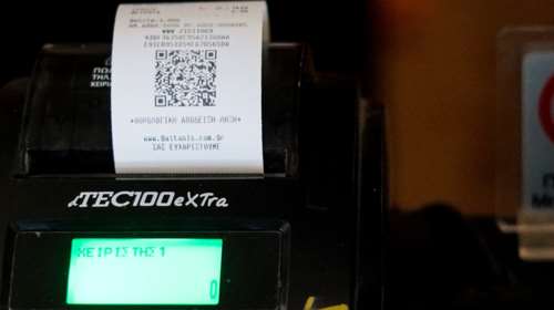 Μπόνους σε καταναλωτές που εντοπίζουν πλαστές αποδείξεις - Πώς θα τις τσεκάρετε από το κινητό σας