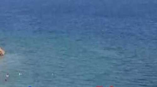 Εύβοια: Αστυνομικός έσωσε με αυτοθυσία γυναίκα και κοριτσάκι που παρέσυραν τα ρεύματα πάνω σε στρώμα θαλάσσης