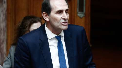 Απόστολος Βεσυρόπουλος: Πέθανε χωρίς απινιδωτή ο άνθρωπος που συνέβαλε στην αύξησή τους - Το Σάββατο το &quot;τελευταίο αντίο&quot;