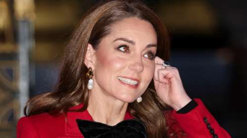 Kέιτ Μίντλετον: Θέμα συζήτησης η χειρονομία που έκανε στην πρώτη της εμφάνιση με τον Γουίλιαμ για το 2025