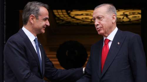 Πρώτο θέμα στον Guardian η επίσκεψη Ερντογάν στην Αθήνα: Από &quot;πυγμάχος μέσα στο ρινγκ&quot; στο &quot;καζάν-καζάν&quot;