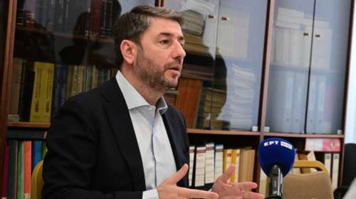 Ανδρουλάκης: Με συγκολλήσεις, παιχνίδια παρασκηνίου και οικονομικά συμφέροντα, δεν θα γίνει η μεγάλη Δημοκρατική Παράταξη