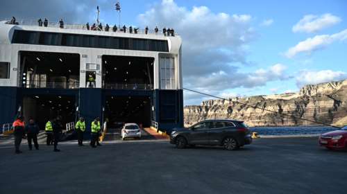 Σαντορίνη: Ξεκινούν τα προβλήματα με τις κρατήσεις του καλοκαιριού, χάνεται το Πάσχα λόγω των σεισμών