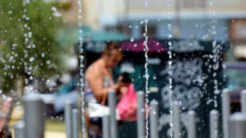 Κορυφώνεται το πρώτο κύμα καύσωνα: Εως 37 βαθμούς ο υδράργυρος και στο βάθος... καταιγίδες