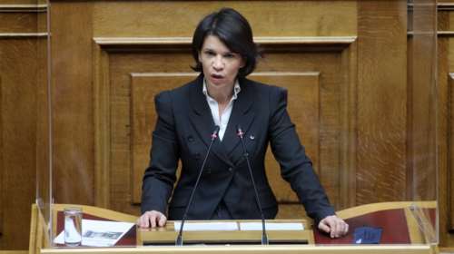 Σάλος με βουλευτίνα του ΣΥΡΙΖΑ που αποκάλεσε τον Μητσοτάκη... επιδειξία