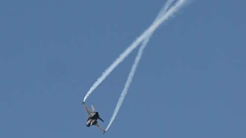 Εντυπωσιακές εικόνες από την αεροπορική επίδειξη στον Φλοίσβο - Για τη γιορτή του προστάτη της Πολεμικής Αεροπορίας