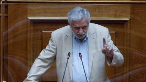 Ο Θοδωρής Δρίτσας στη θέση του Αλέξη Τσίπρα στη Βουλή: &quot;Θα κρατήσω την έδρα, δεν έχω άλλη επιλογή&quot;