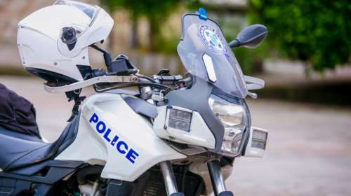 Εφιάλτης στον Βόλο για καθαρίστρια: Κλέφτης την έσερνε από το λουρί της τσάντας για να την αρπάξει