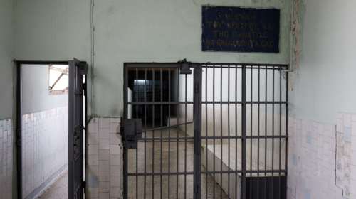 Συναγερμός στις φυλακές Κασσαβέτειας: Δραπέτευσαν δύο βαρυποινίτες