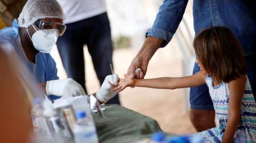 Κορονοϊός: Τα παιδιά του Δημοτικού έχουν μόλις το 1/16 του ιικού φορτίου των 80άρηδων