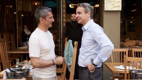 Θεσσαλονίκη: Ο Μητσοτάκης συναντήθηκε τυχαία με τον Λουτσέσκου - Τα συγχαρητήρια για το πρωτάθλημα και η φωτό με τη Μαρέβα